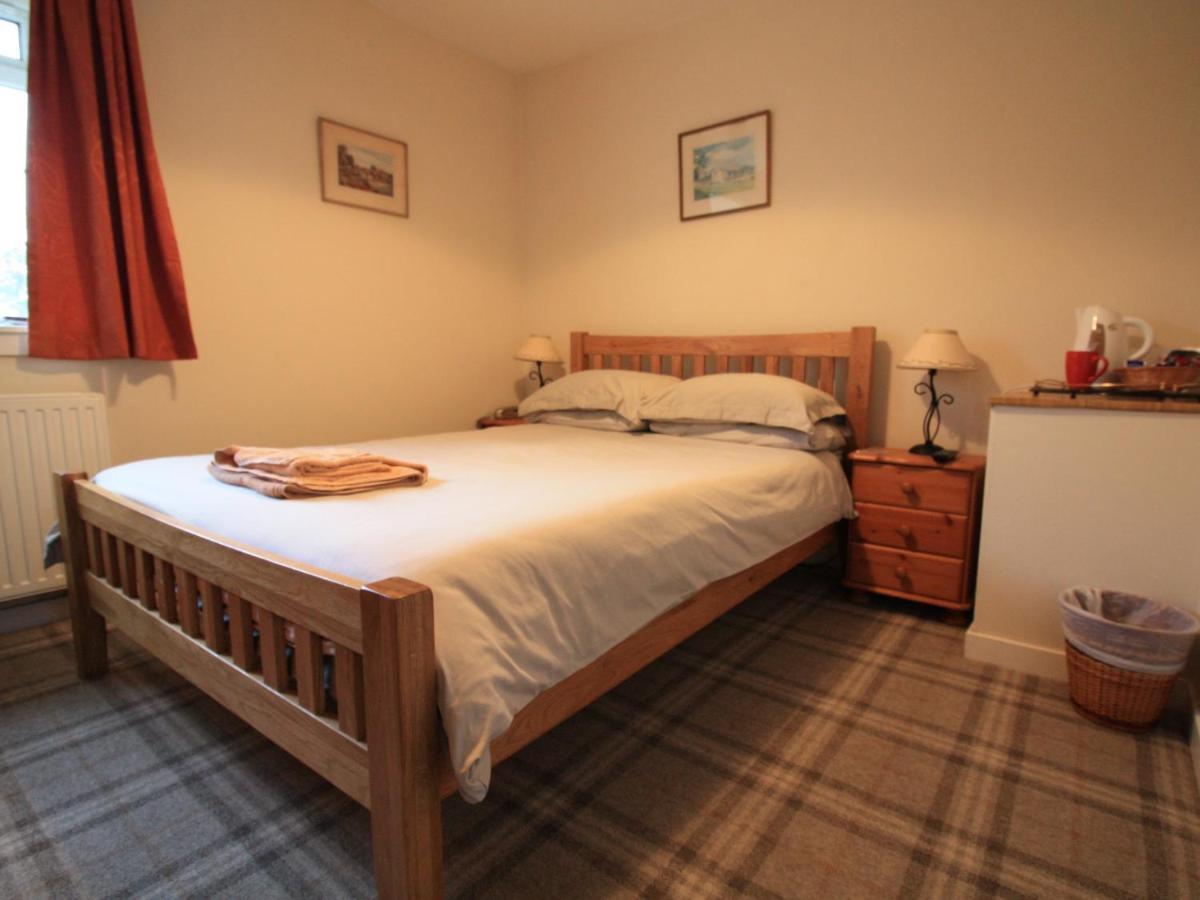 Kirk of Shotts Blairmains Guest House חדר תמונה