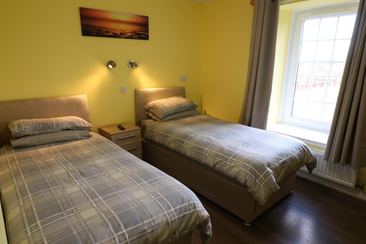 Kirk of Shotts Blairmains Guest House חדר תמונה